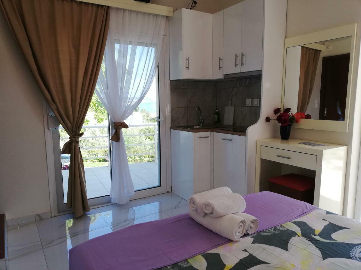 Spiros Rooms Кастросикия Екстериор снимка